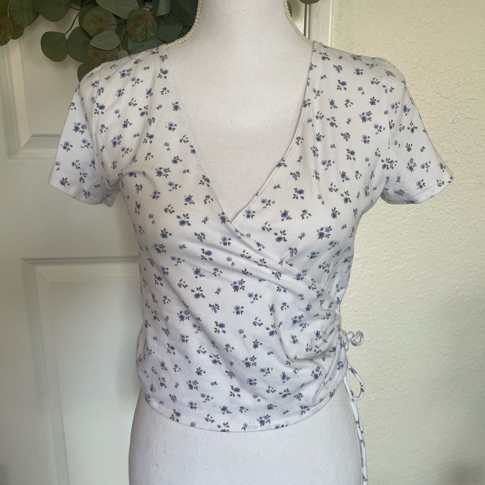 Hollister White & Blue Floral Wrap Top